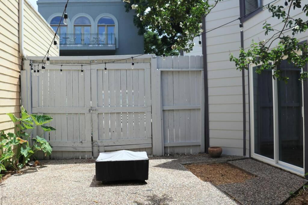 2 Bdr With Workspace & Patio In Montrose Villa Houston Ngoại thất bức ảnh